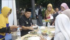 Walikota Probolinggo Dr Aminuddin saat menghadiri salah satu acara dilingkungan Pemkot Probolinggo