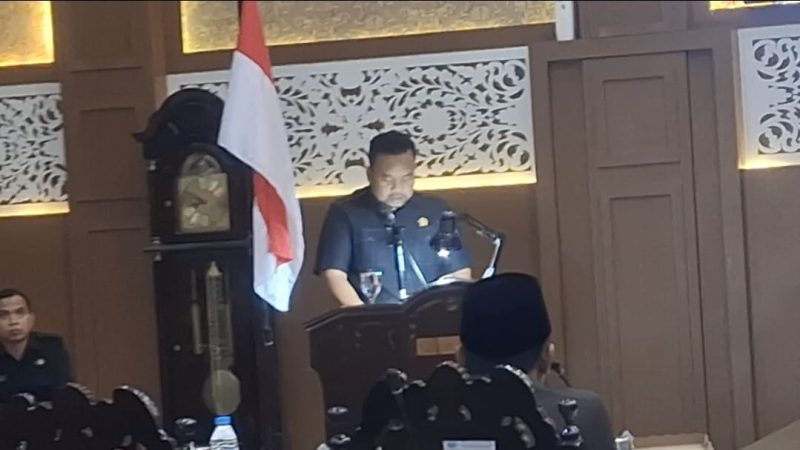 Fraksi Partai Kebangkitan Bangsa (PKB) saat penyampaian pendapat terkait Raperda. 