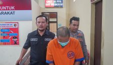 Pelaku pencabulan saat digiring petugas