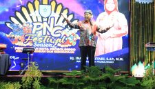 Walikota Probolinggo dr Aminuddin saat membuka Festival