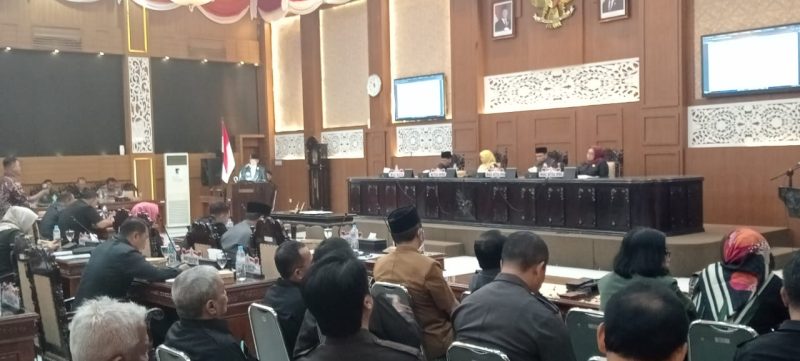 Suasana di Gedung DPRD saat pembahasan Raperda APBD