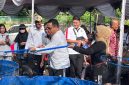 Walikota Probolinggo saat panen ikan gurame