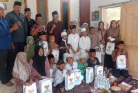 Acara bakti sosial pemberian santunan anak yatim dan duafa