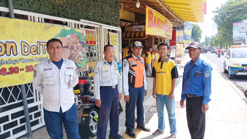 Dishub kota Probolinggo saat sosialisasi terkait aturan parkir