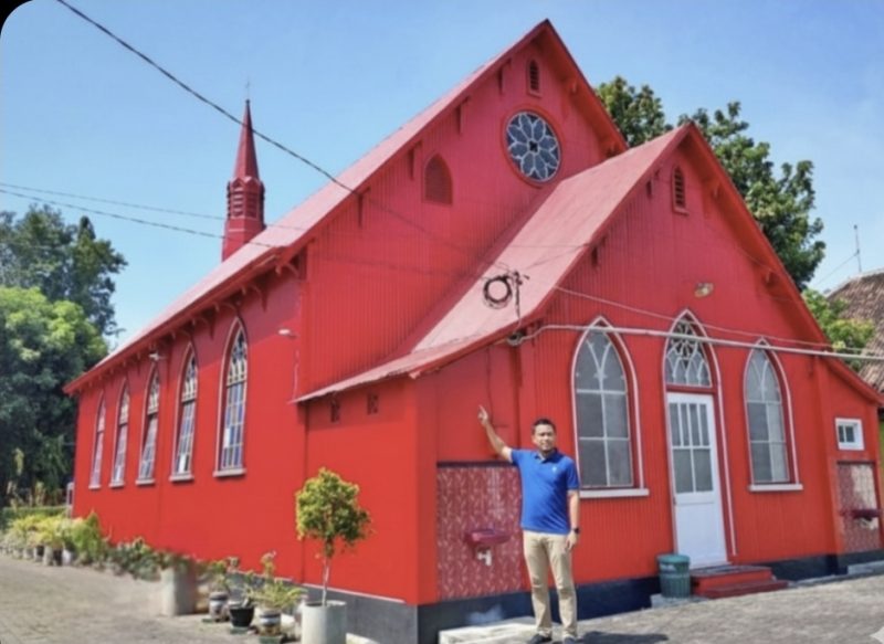 Gambar gereja merah kota Probolinggo