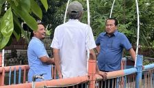 Plt. Kepala Dinas Lingkungan Hidup (DLH) Provinsi Jawa Timur, Dr. Nurkholis saat meninjau lokasi mata air Gayam.