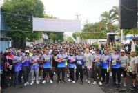 Foto bersama Walikota Probolinggo bersama Peserta colour run 2025