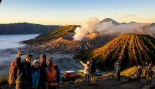 Foto ilustrasi suasana gunung bromo / AI