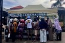 Aktivitas Tenda Pagi yang Diserbu Pembeli