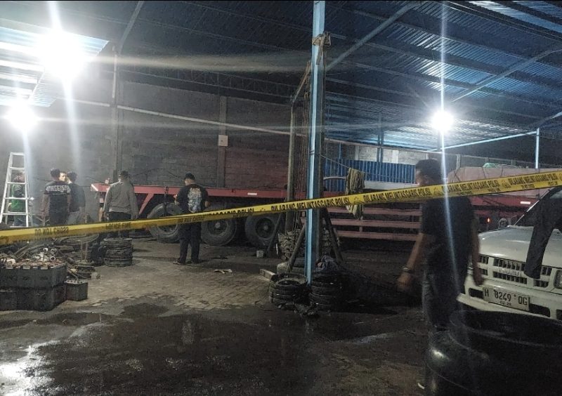 Polisi saat berada di TKP