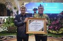 Walikota Probolinggo bersama Kepala Bagian Hukum Setda Kota Probolinggo 