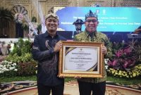 Walikota Probolinggo bersama Kepala Bagian Hukum Setda Kota Probolinggo