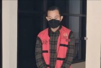 Terdakwa kasus korupsi Bank Rakyat Indonesia (BRI) Cabang Probolinggo, Riang Fauzi saat diamankan. Foto: Istimewa. (19/12/2025).