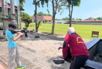 Salah satu calon atlit sedang melakukan latihan mrnembak