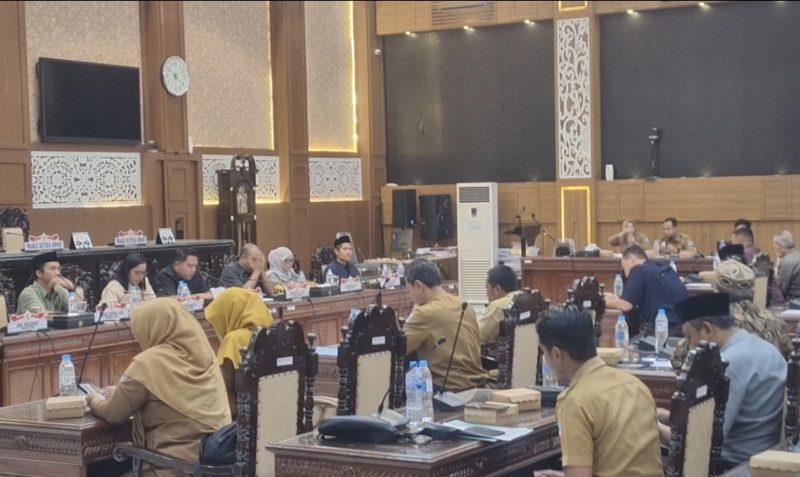 Suasana Rapat dengar pendapat di kantor DPRD kota Probolinggo