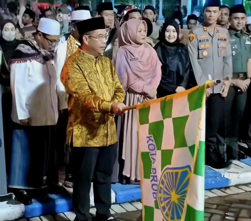 Walikota Probolinggo saat melepas jamaah Haji tahun 2025