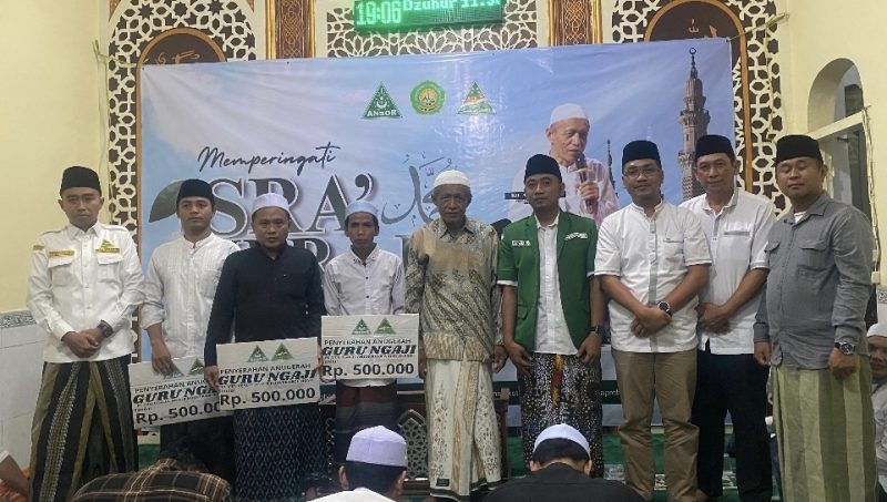 Pemberian santunan guru ngaji oleh GP Ansor  Kota Probolinggo