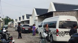 Situasi saat pelacakan 7 koper melalui signal GPS di Kota Probolinggo