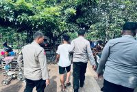 Pelaku saat diamankan pihak kepolisian (foto: Bolinggonews.com)