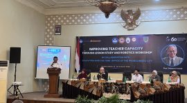 Walikota Probolinggo saat membuka acara pelatihan untuk guru