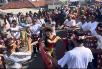 Salah satu penampilan peserta bing dejeh carnival