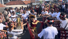 Salah satu penampilan peserta bing dejeh carnival