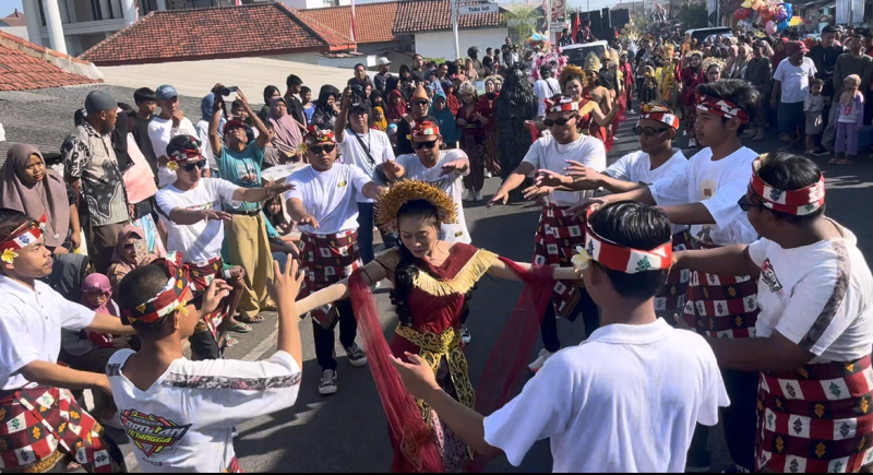 Salah satu penampilan peserta bing dejeh carnival