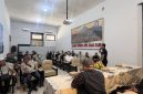 Petugas beacukai saat memberikan sosialisasi kepada Rt /Rw dan Tokoh Masyarakat 