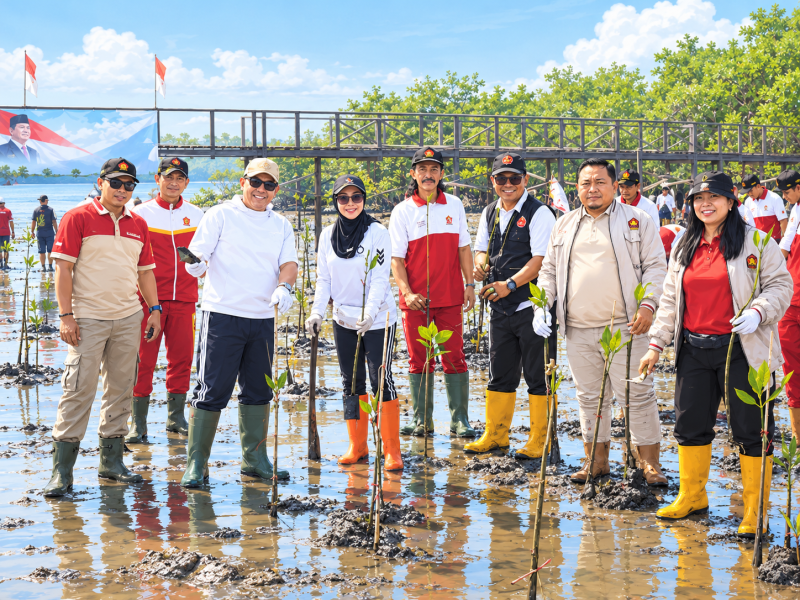Partai Gerindra Kota Probolinggo saat menggelar Giat Tanam 1000 Magrove 